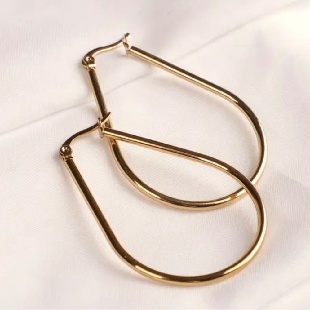 Tear drops shaped hoop earrings